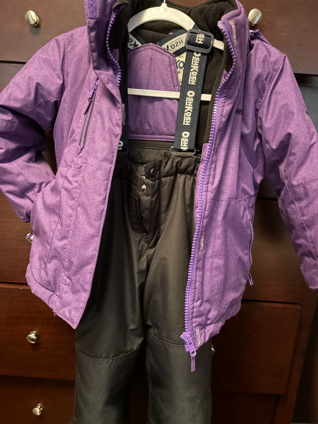 Oshkosh Girls Snowsuit - size 5 - photo 3