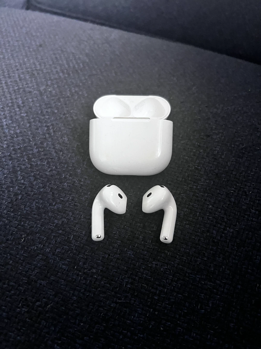 Apple AirPods Pro 4 (Active Noise Cancellation) - photo 3