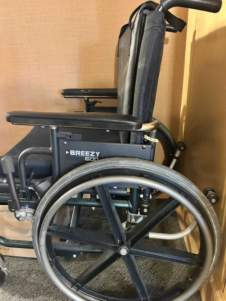 Breezy 600 Manual Wheelchair