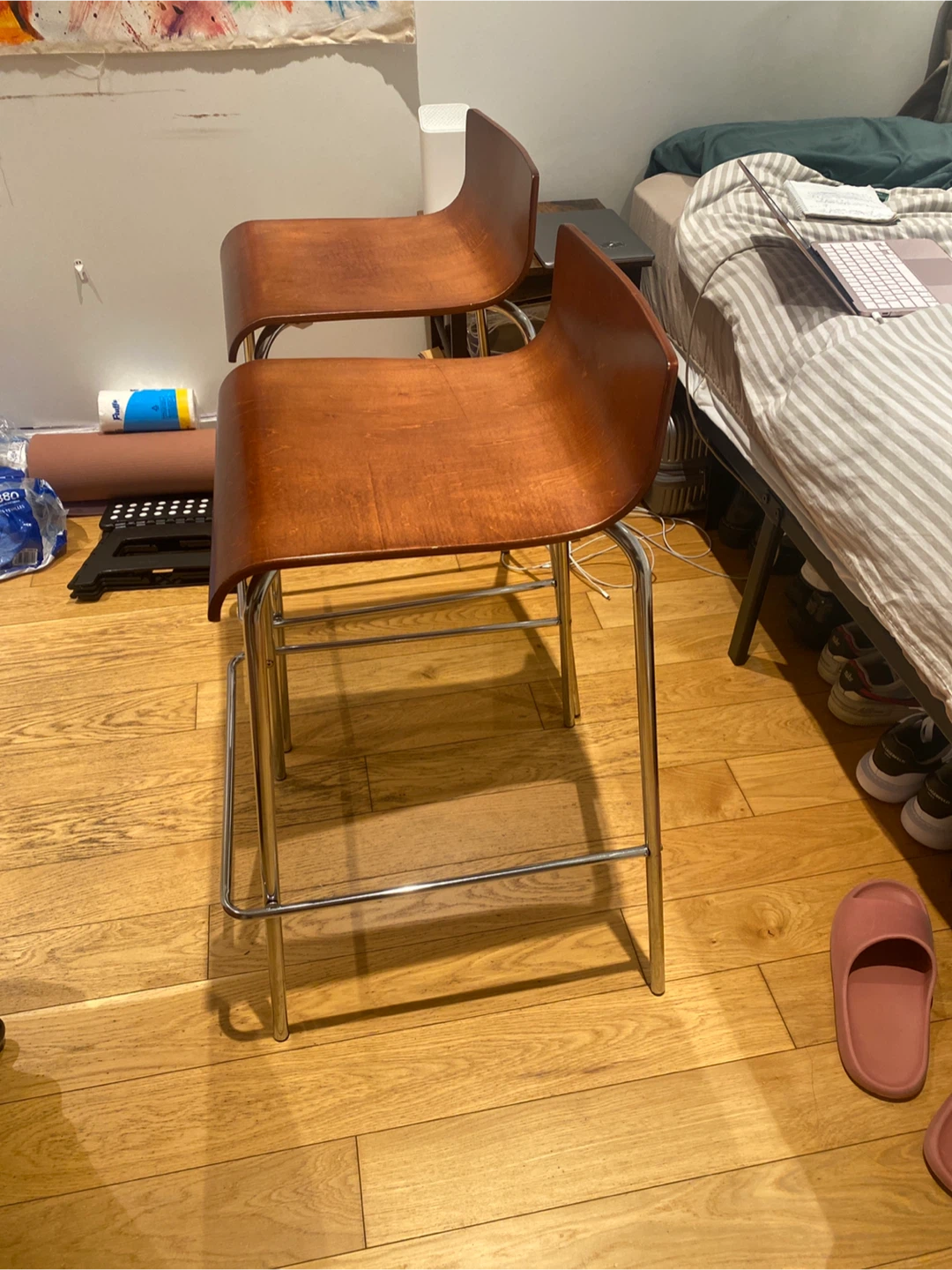 Two wooden bar stools - photo 2