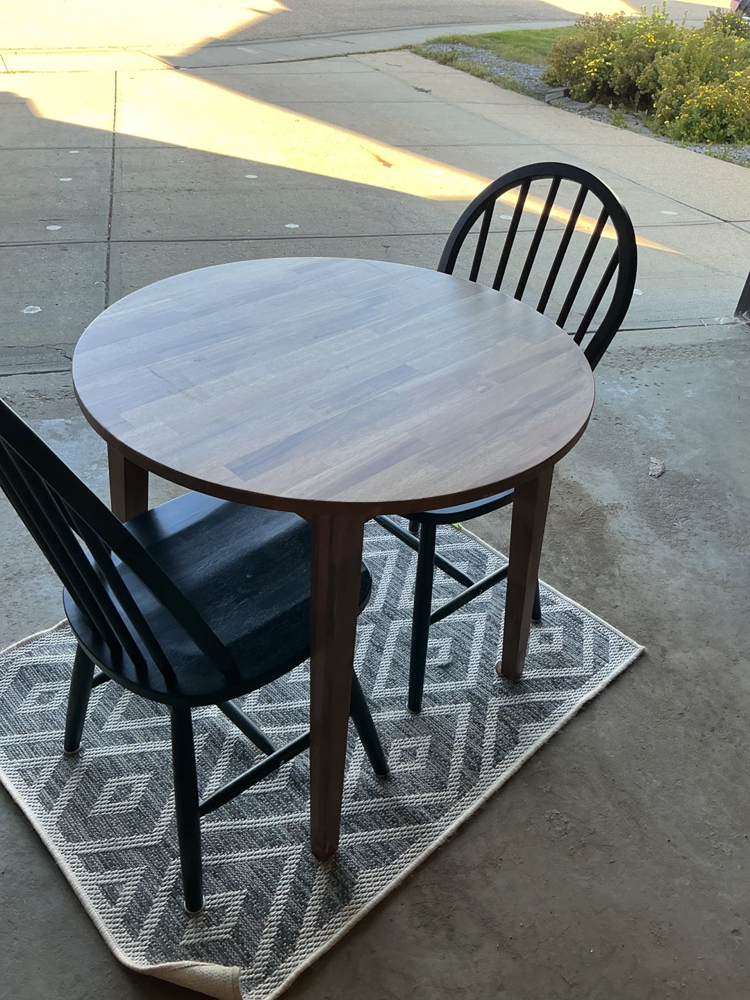 Small kitchen table with 2 chairs