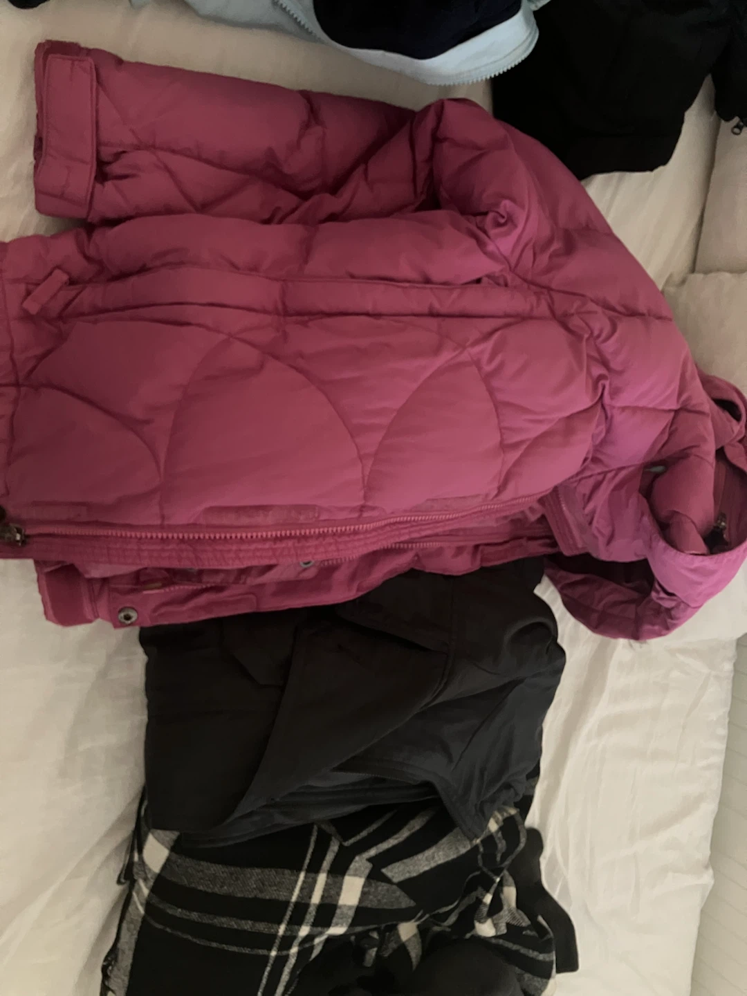 Assorted winter clothing items - photo 2