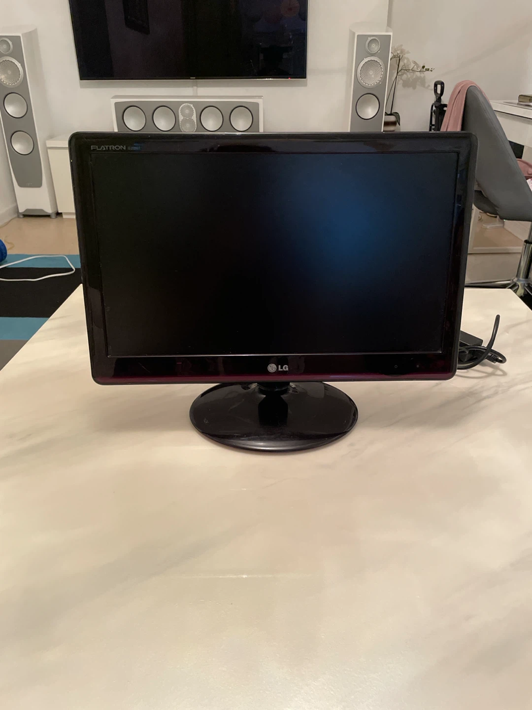LG Flatron E2050T 28” Monitor