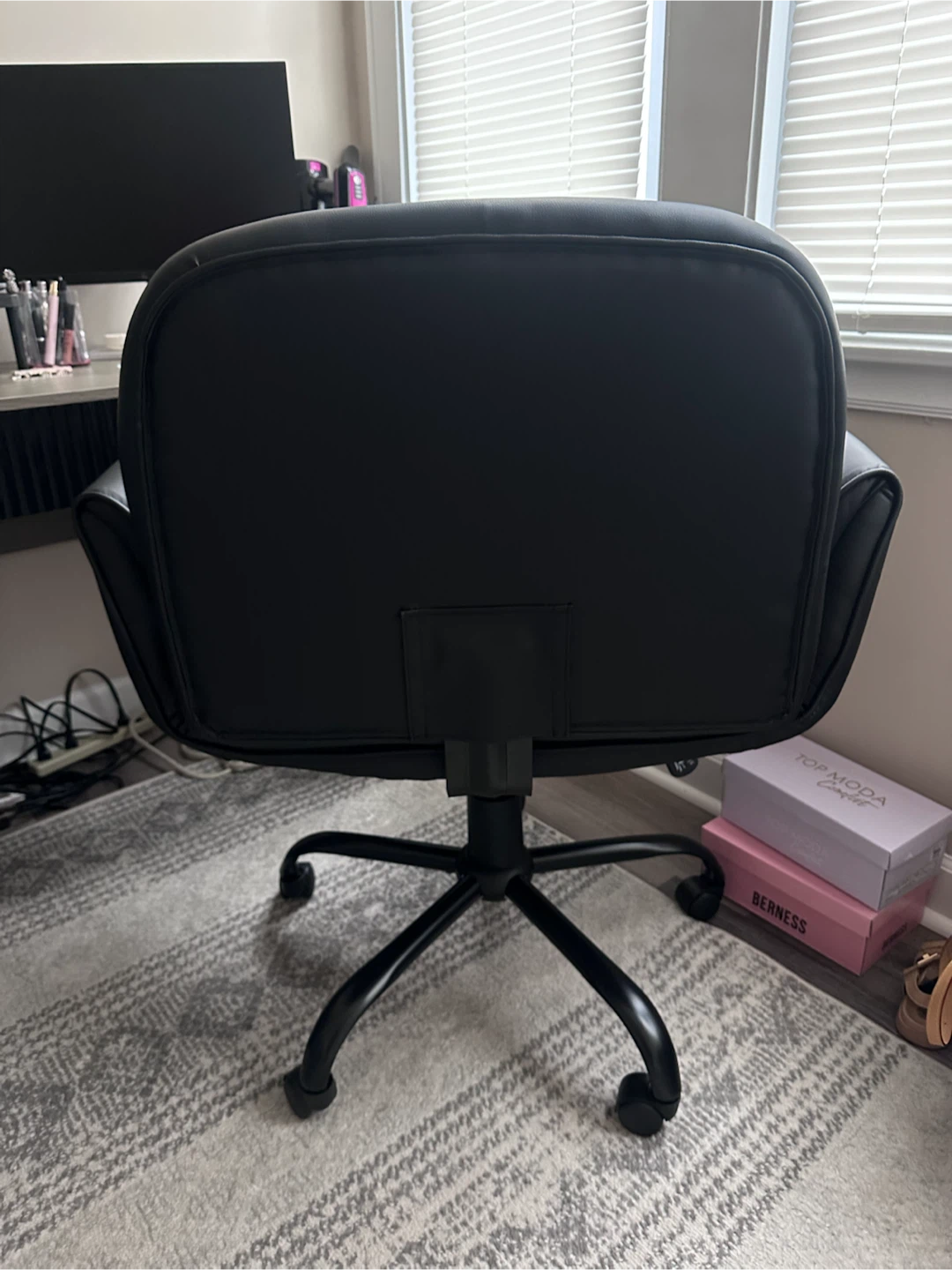 Vonilli Black PU Leather Swivel Office Chair - photo 2