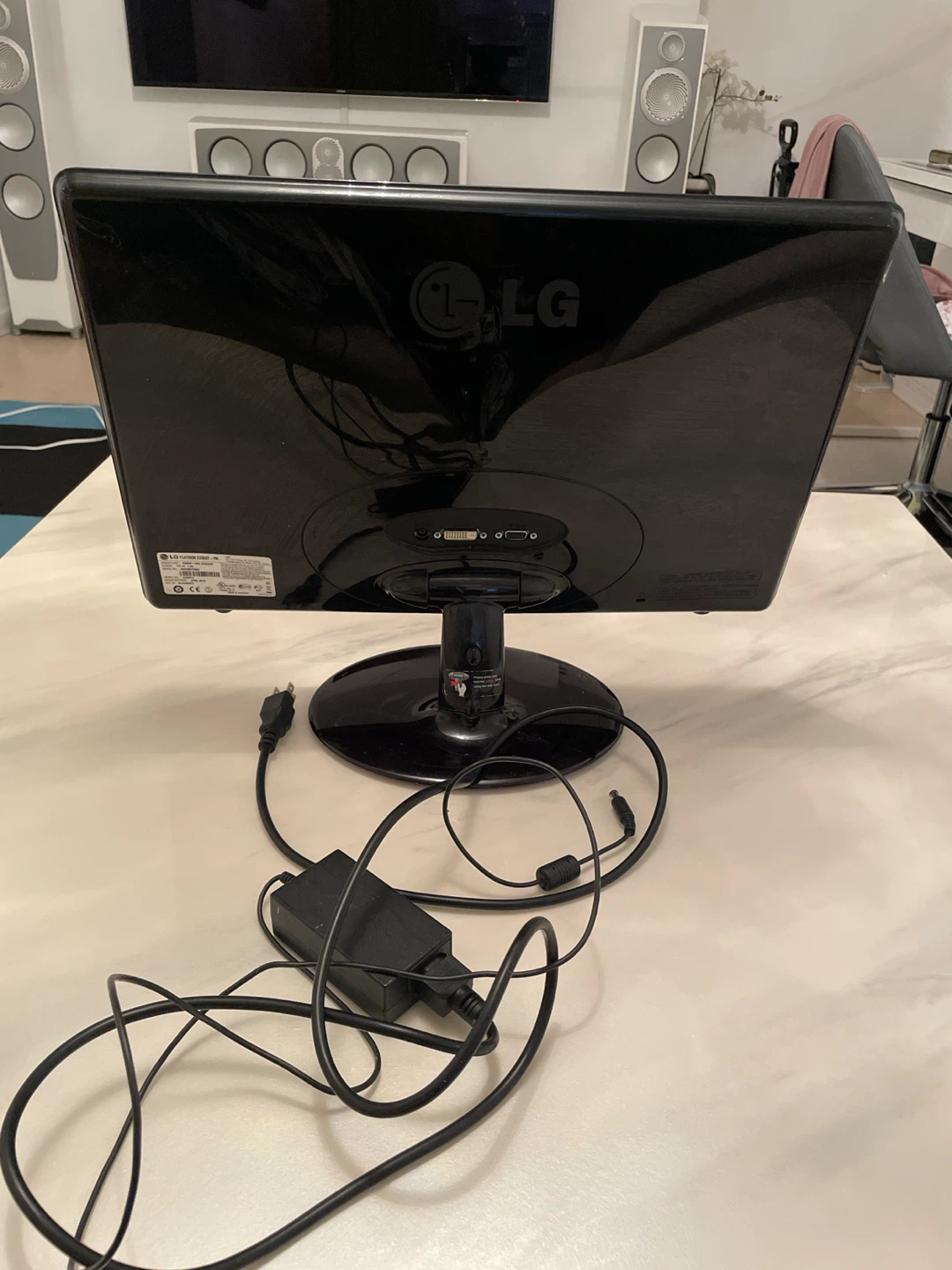 LG Flatron E2050T 28” Monitor - photo 3