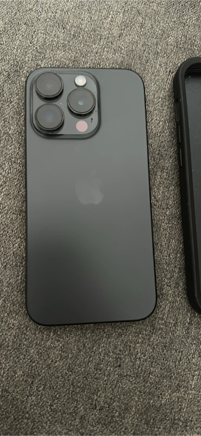 iPhone 14 Pro with OtterBox case - photo 2