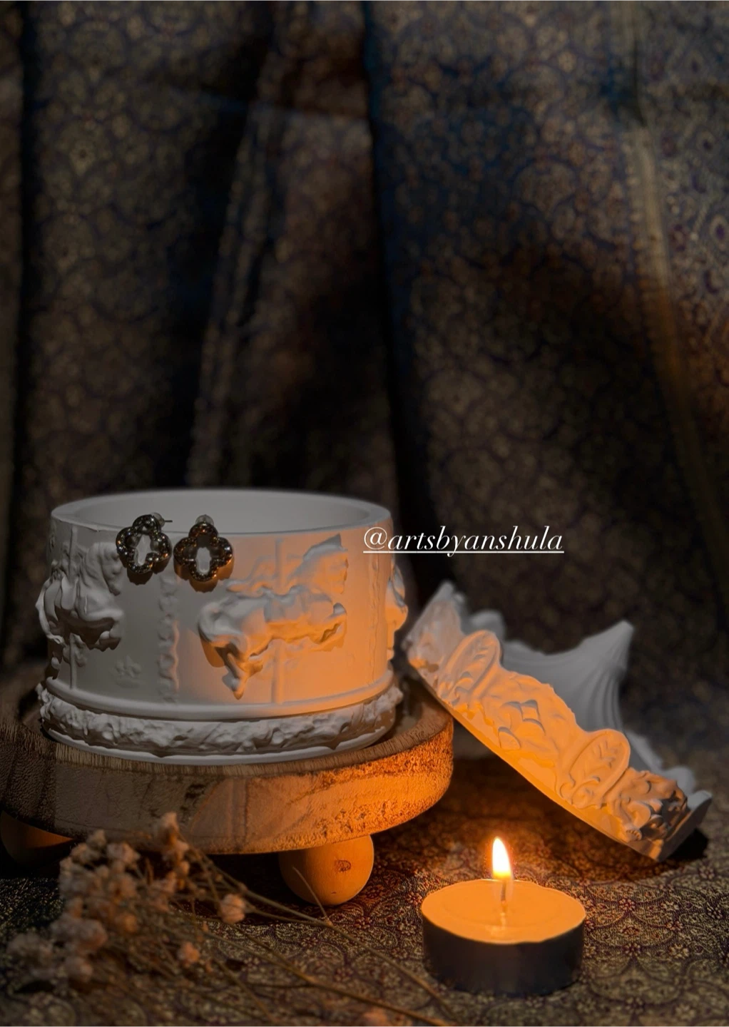 One time PRICE DROP- White Carousel Storage Box - photo 2