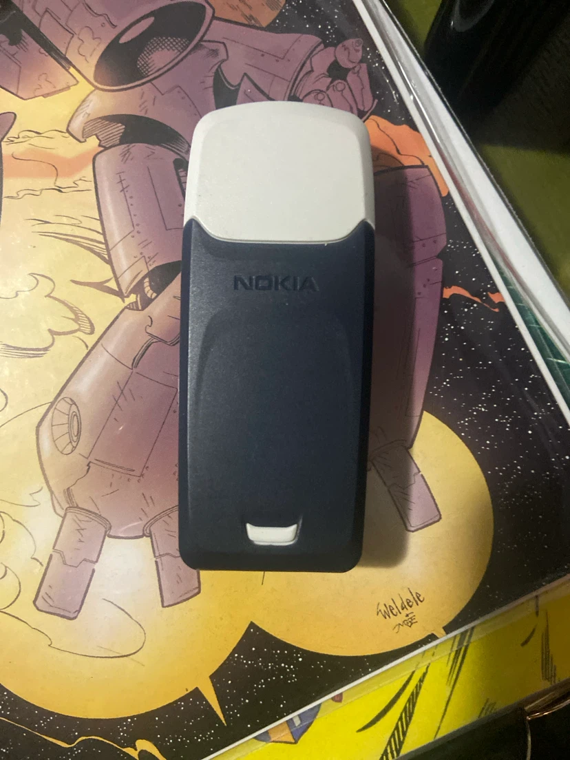 Nokia 1100 Classic Mobile Phone - photo 2