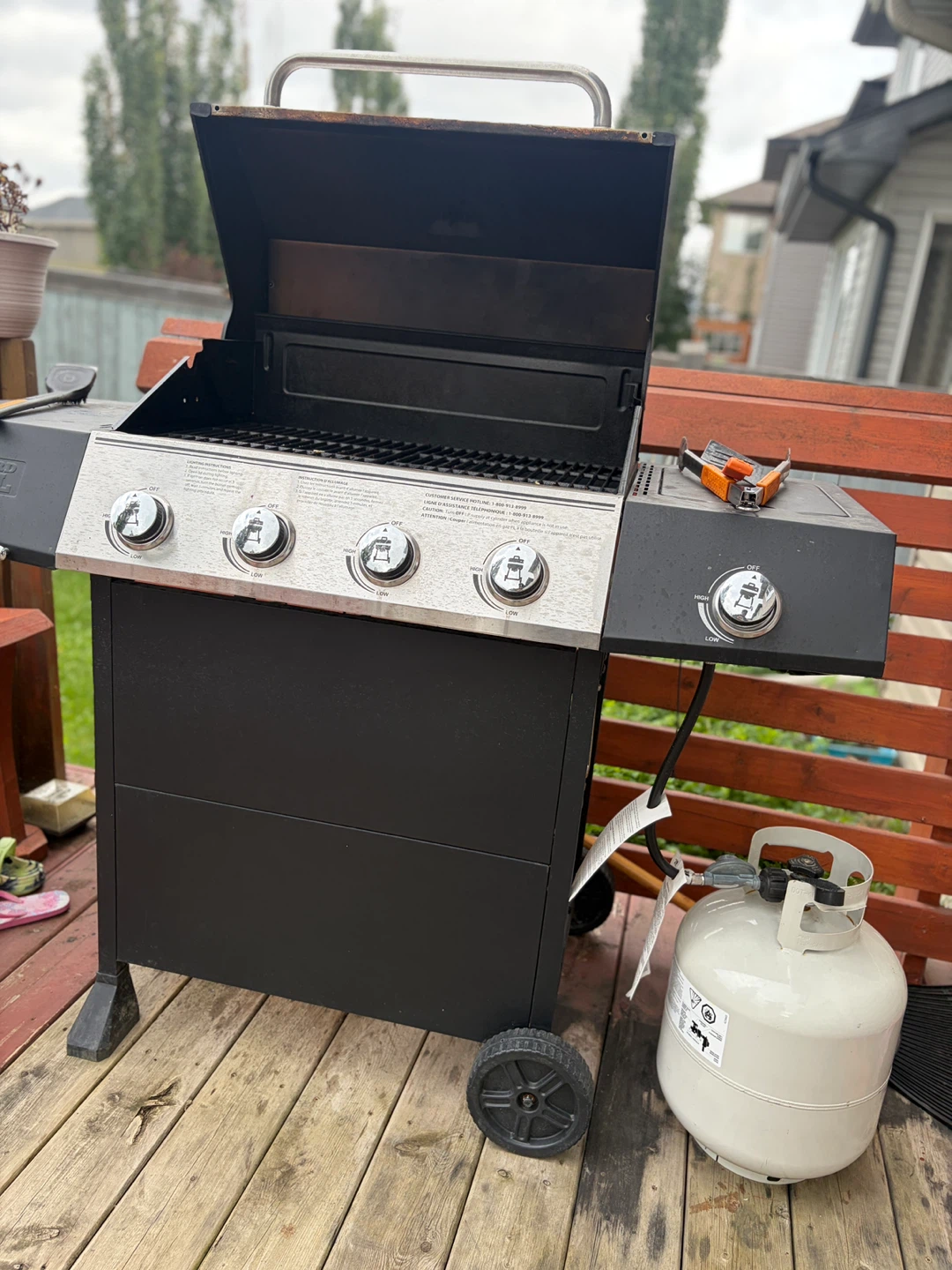 Backyard Grill 4-Burner Propane BBQ - photo 2