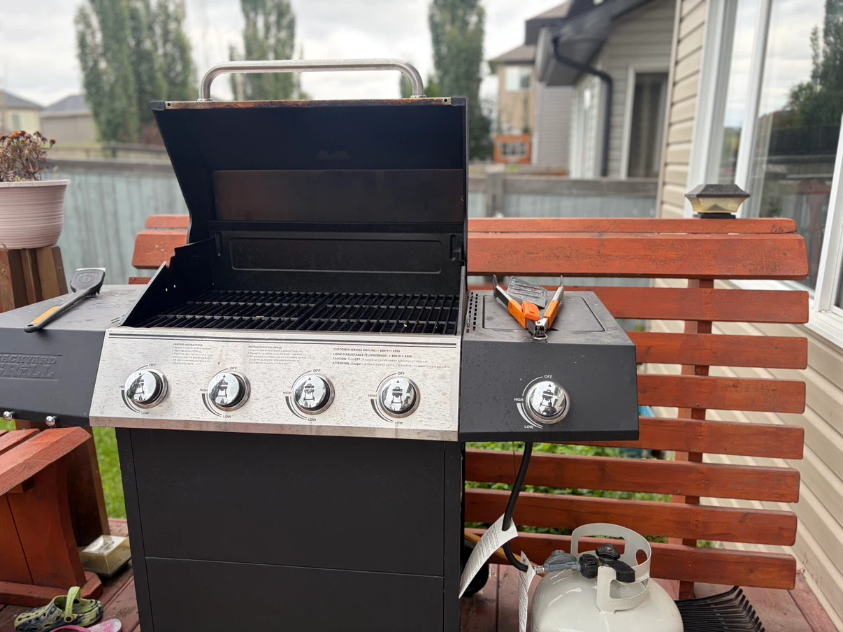Backyard Grill 4-Burner Propane BBQ - photo 3