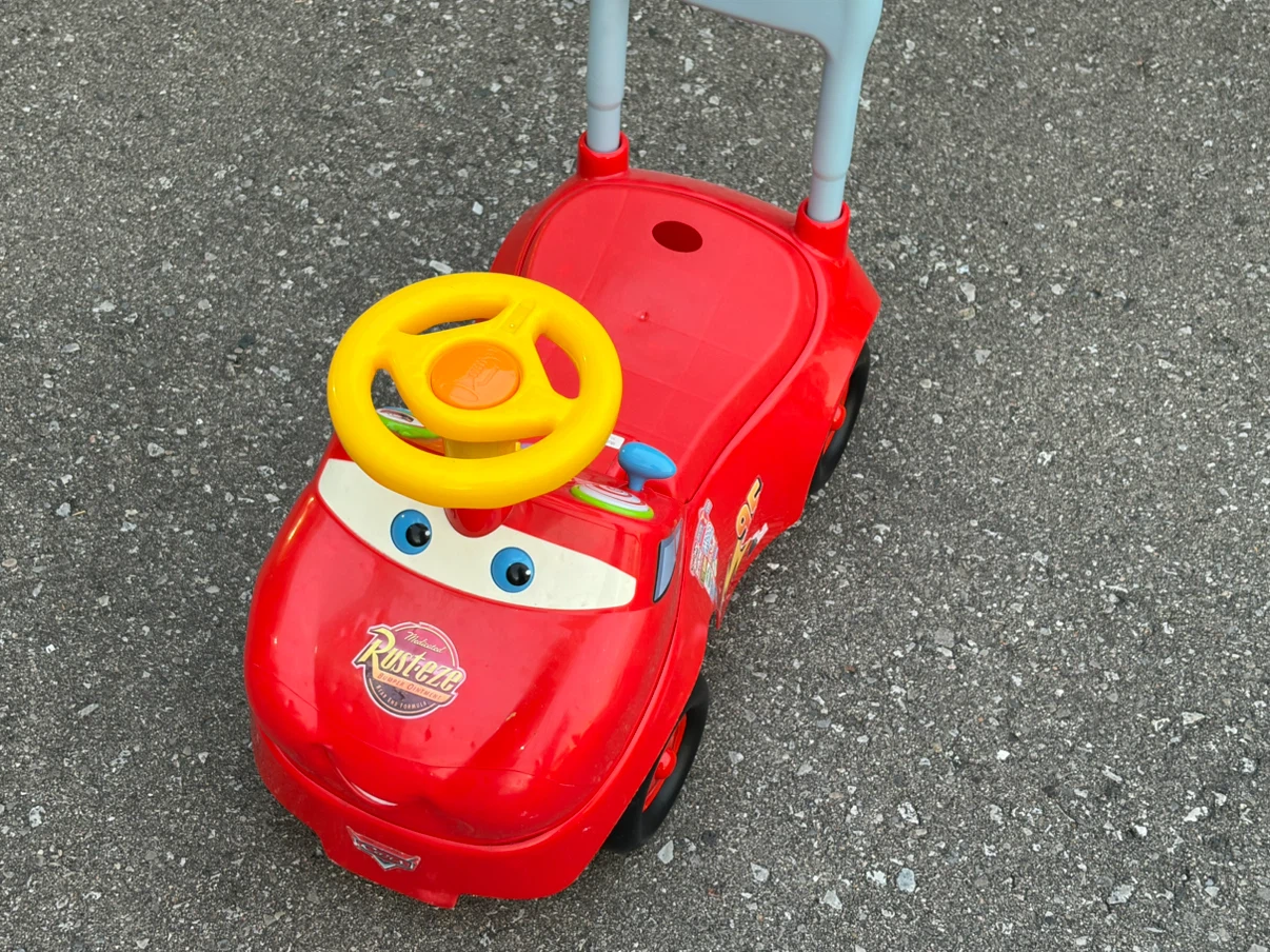 Disney Pixar Cars Lightning McQueen Ride-On Toy