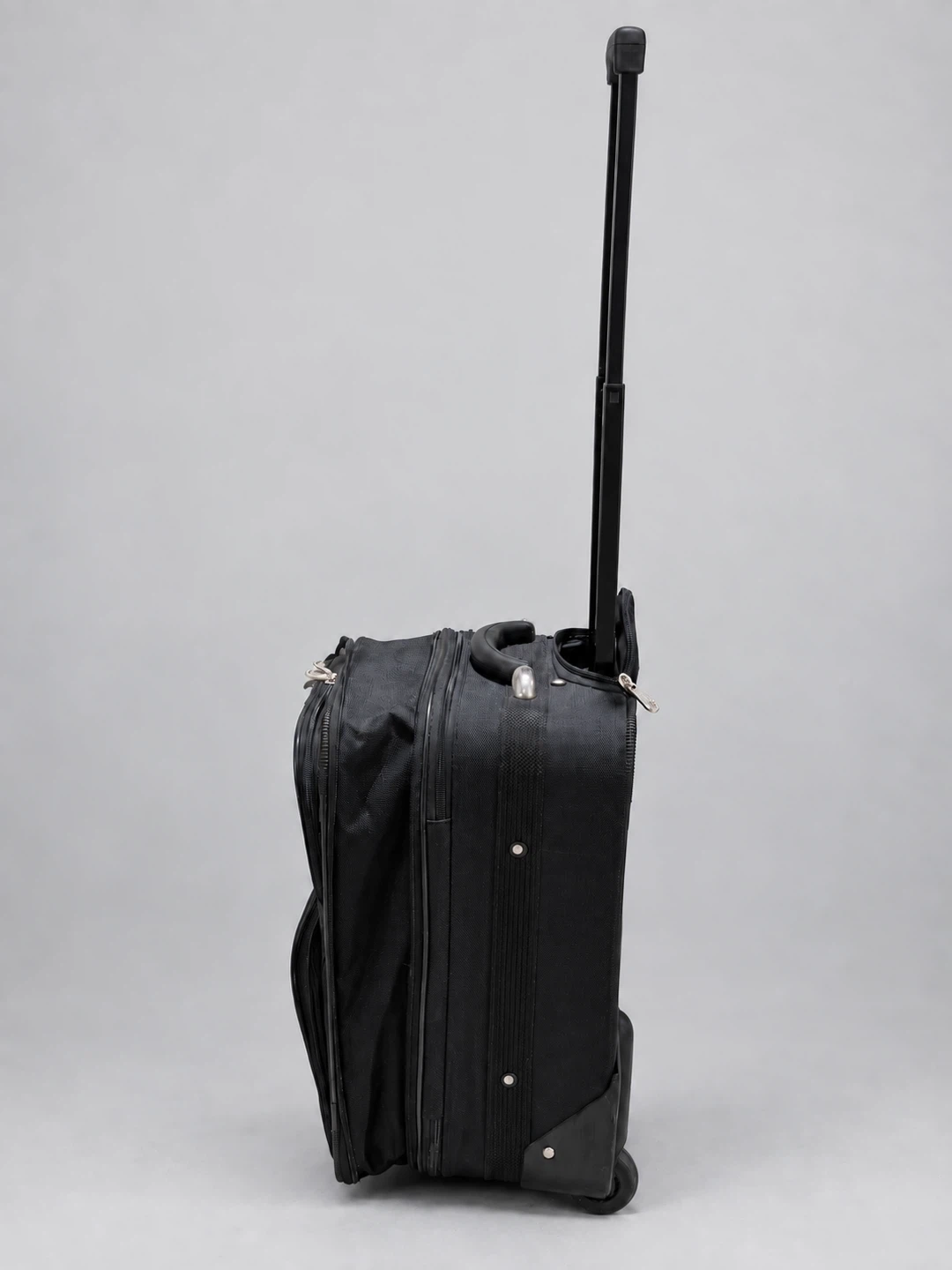 Heys Canada Small Carry-On Rolling Suitcase – Black – 2 Wheels - photo 3