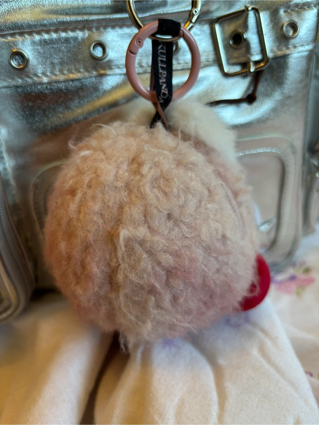 Pop mart Skullpanda earphone case - photo 2