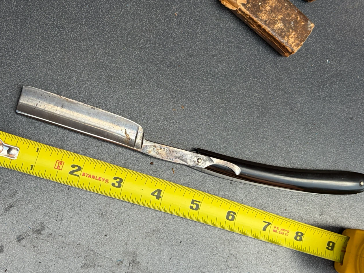 Vintage Pemier Cutlery Co. Canada Straight Razor in Box !