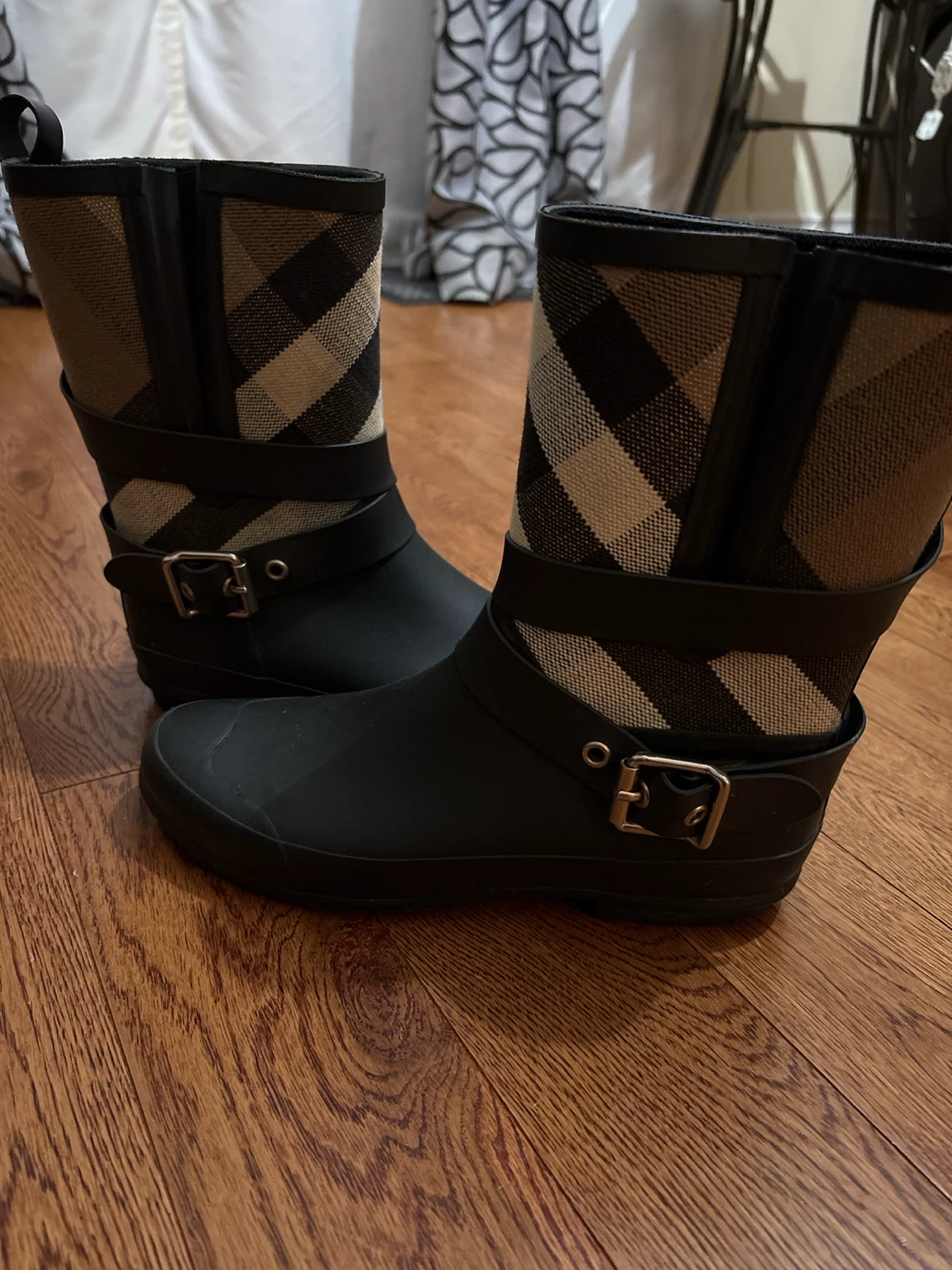 Burberry Black Rubber Boots - photo 4
