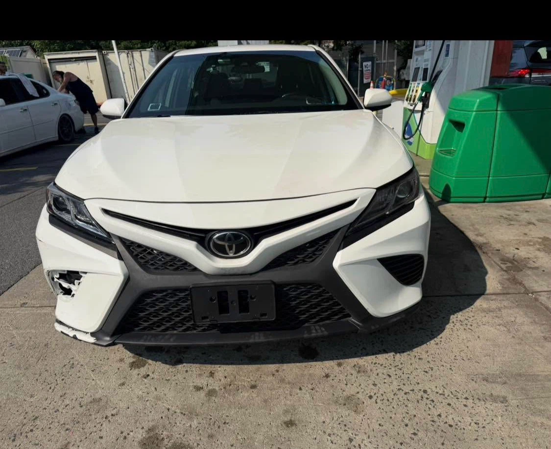 White Toyota Camry SE 2019