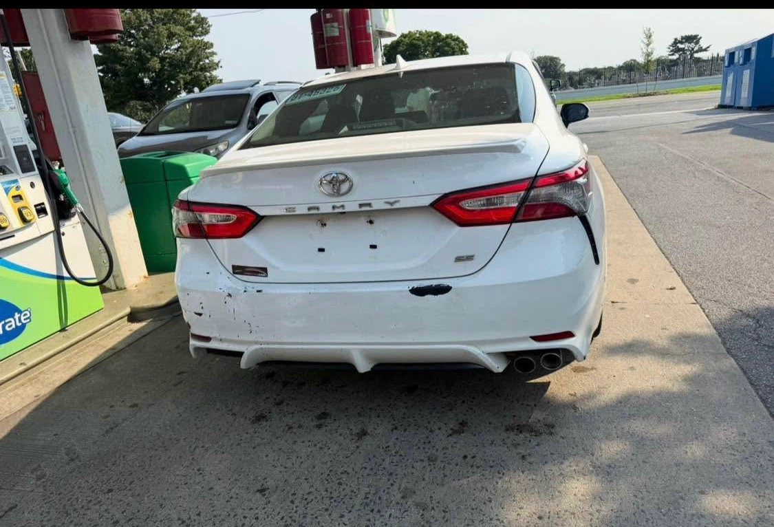 White Toyota Camry SE 2019 - photo 3