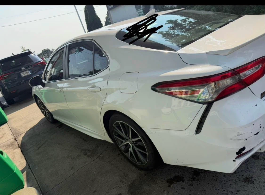 White Toyota Camry SE 2019 - photo 4