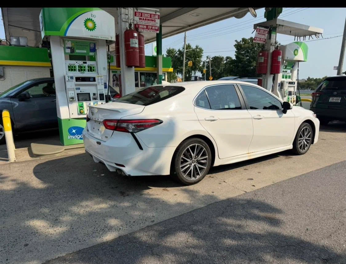 White Toyota Camry SE 2019 - photo 5