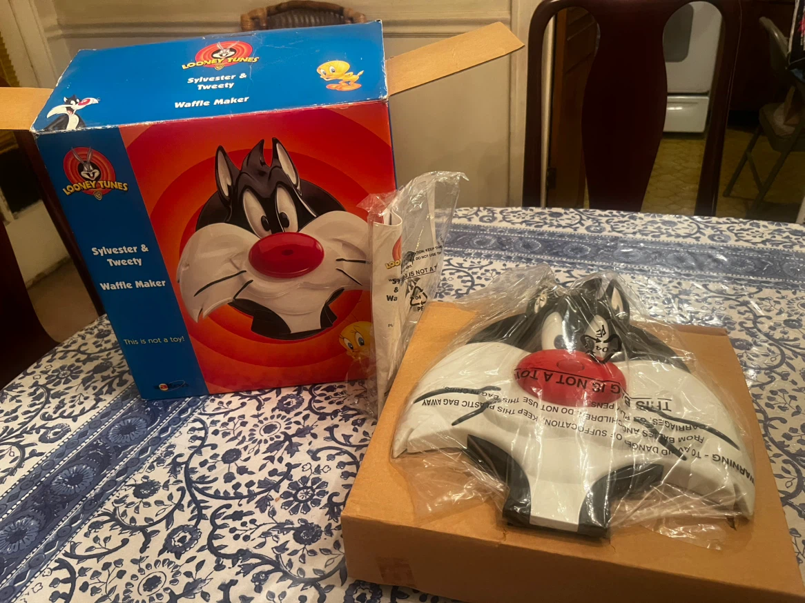Looney Tunes Sylvester and Tweety Waffle Maker