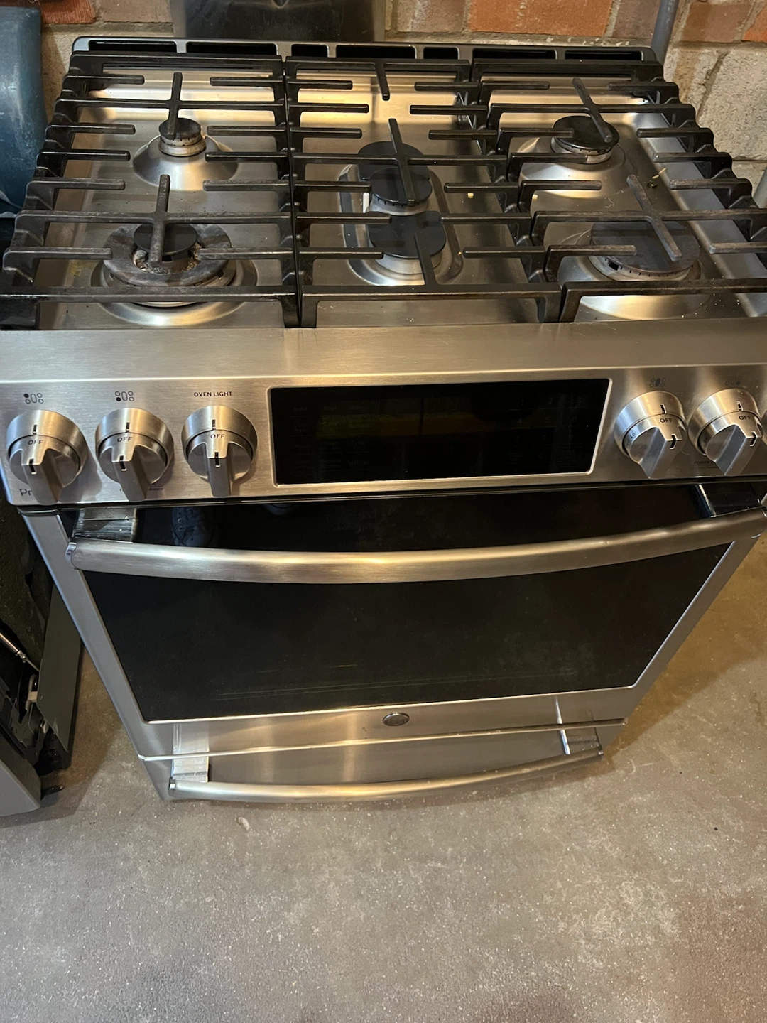 GE Profile Stainless Steel Gas Range - photo 4