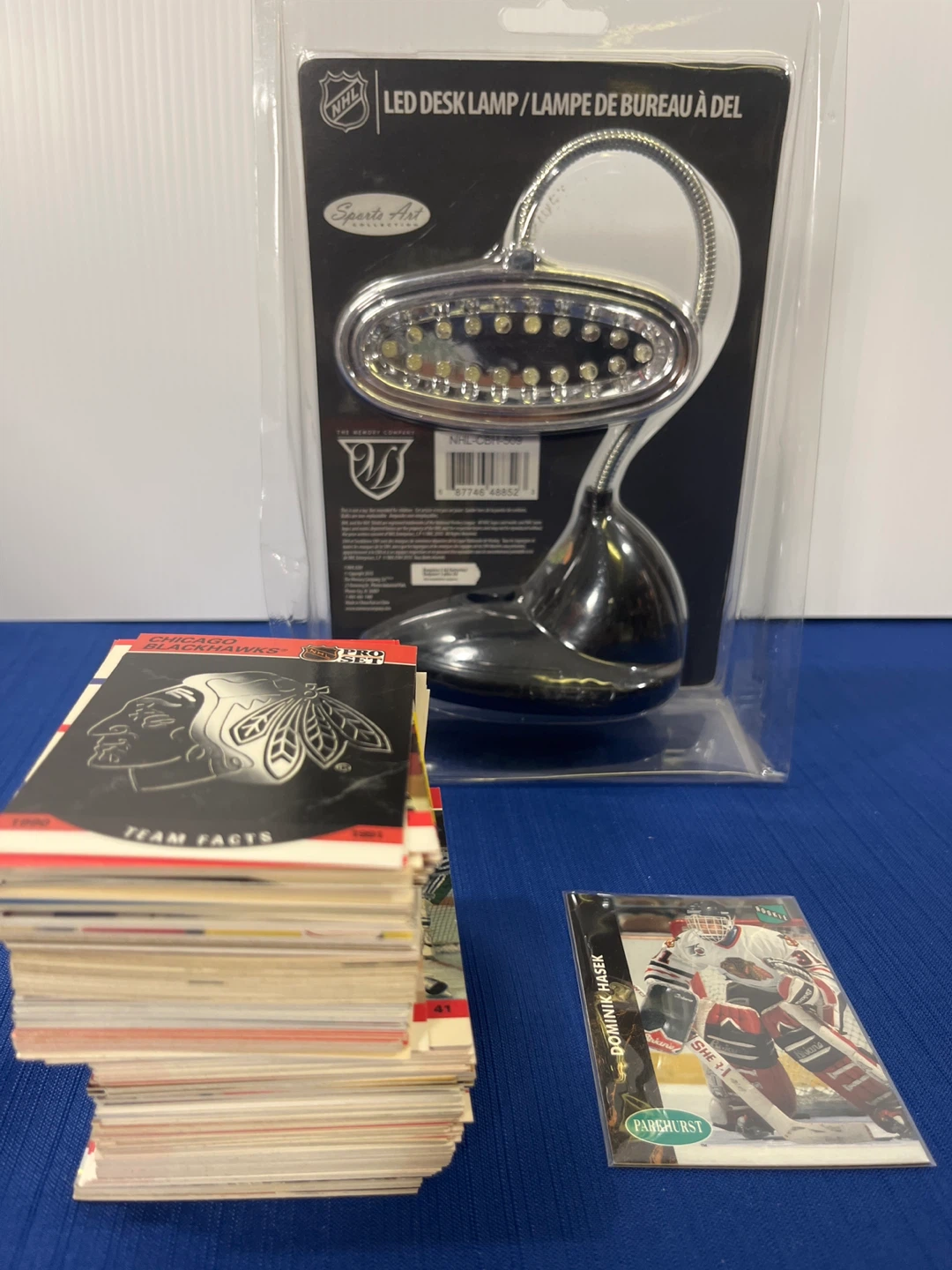 🏒 Blackhawks LED Desk Lamp  New + Huge Stack of FREE Cards - photo 3