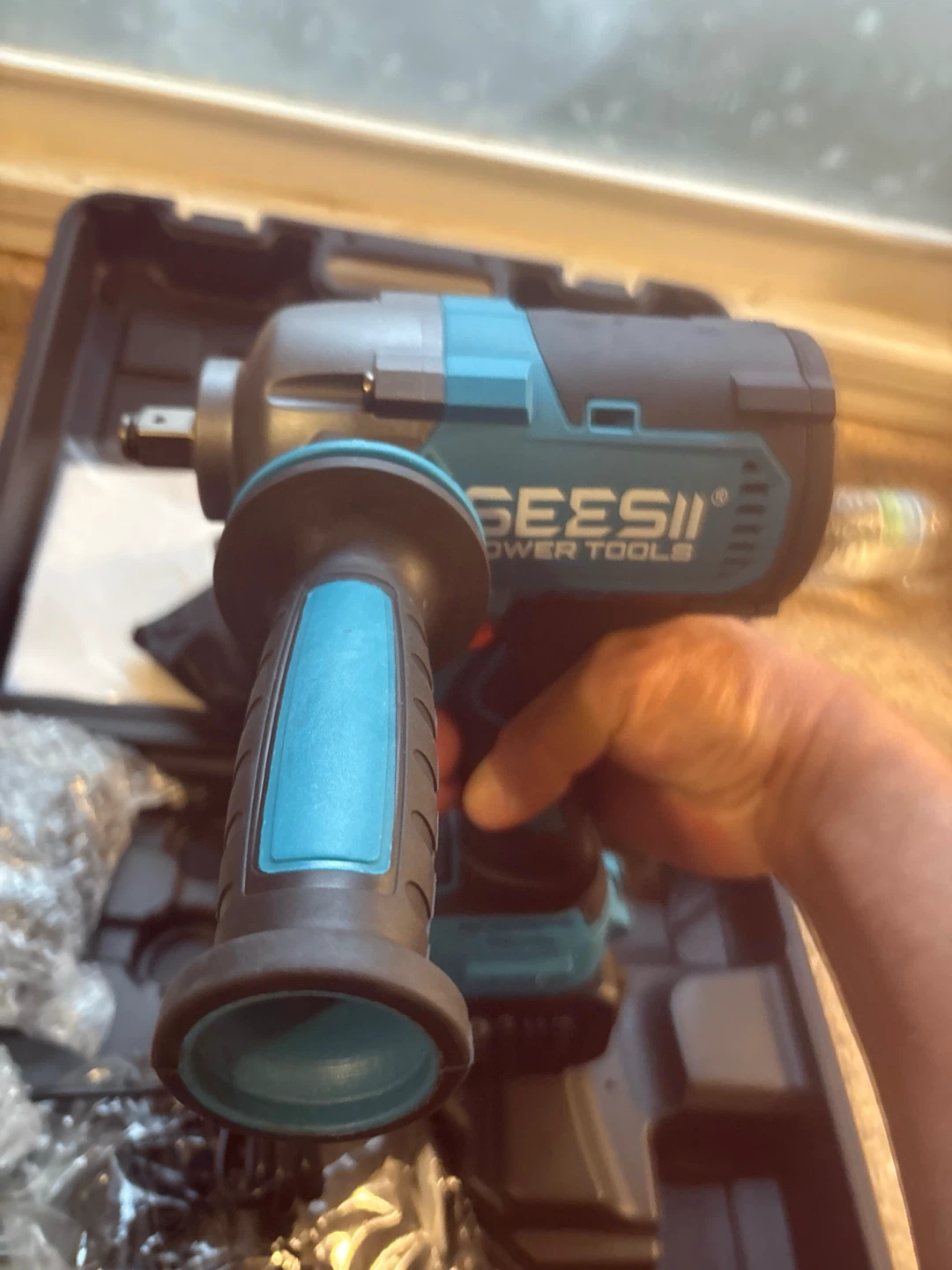 SEESII Cordless Impact Wrench Kit