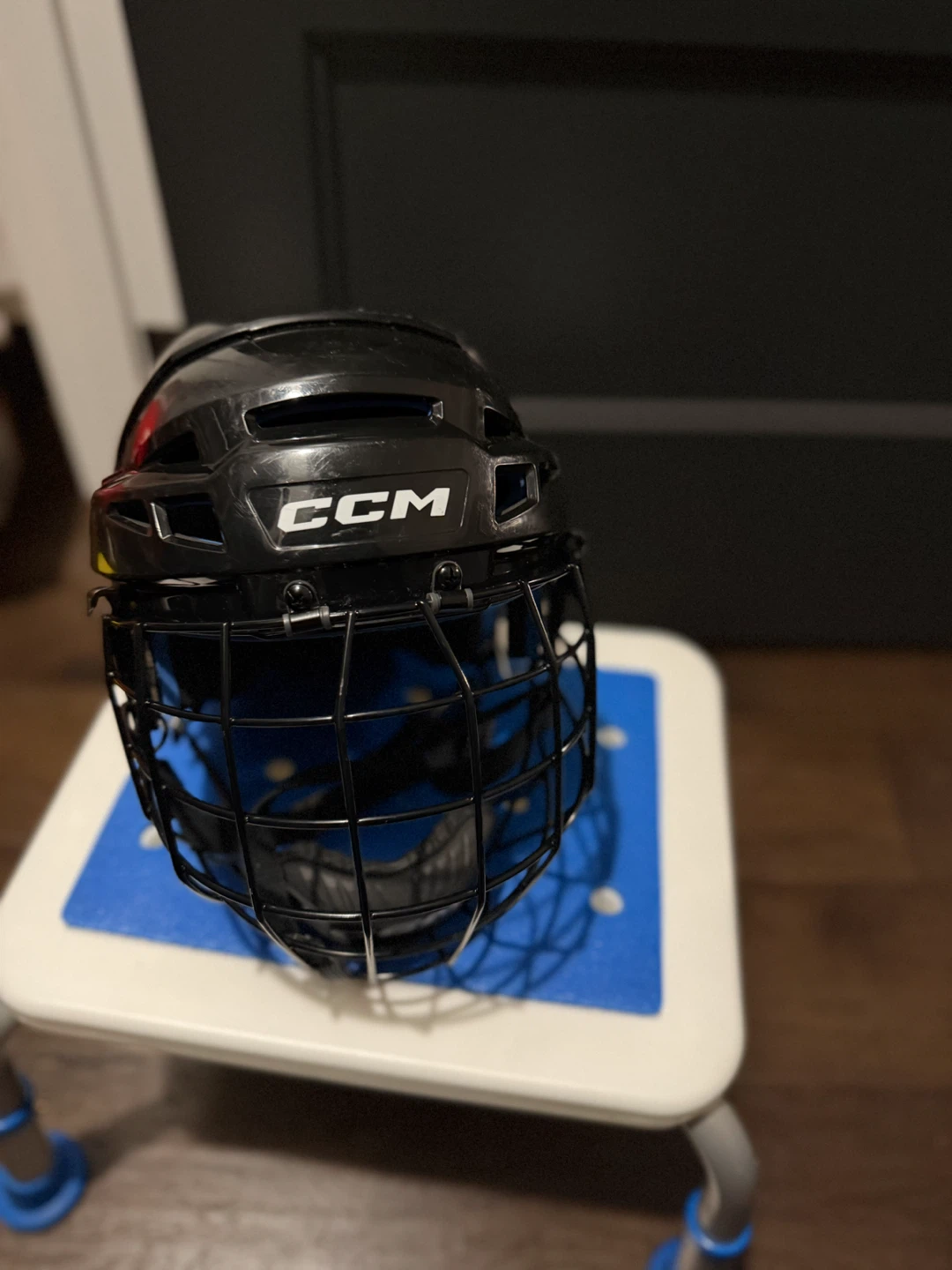 CCM XT85 Hockey Helmet with Cage - Black - photo 3
