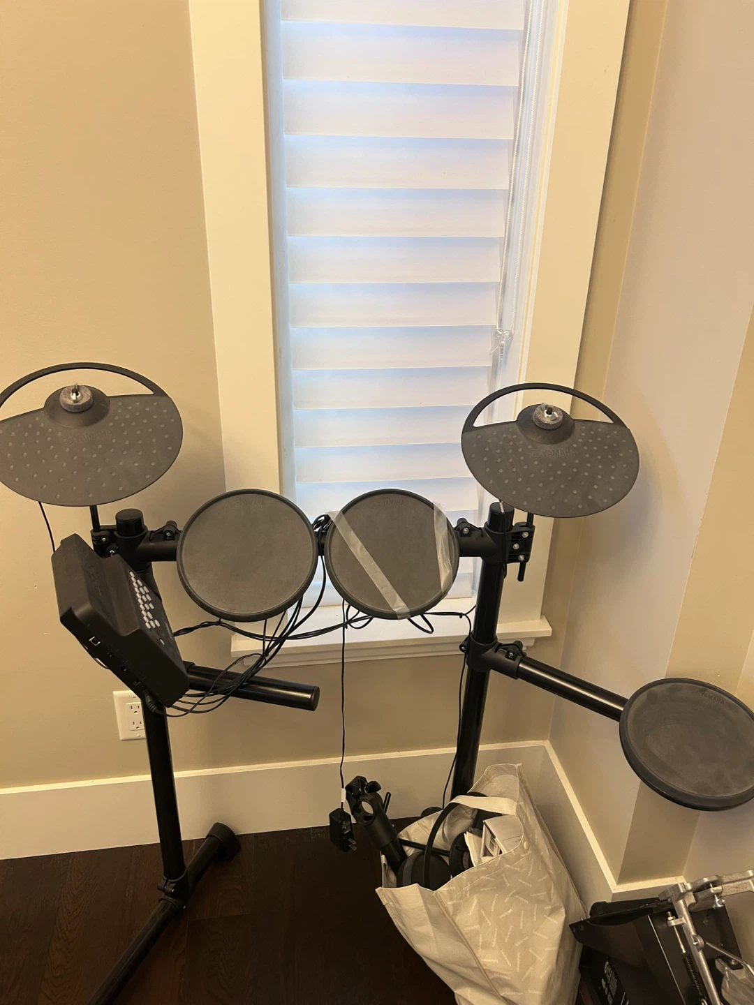 Yamaha DTX400K Electronic Drum Set + KP65 Kick Pad
