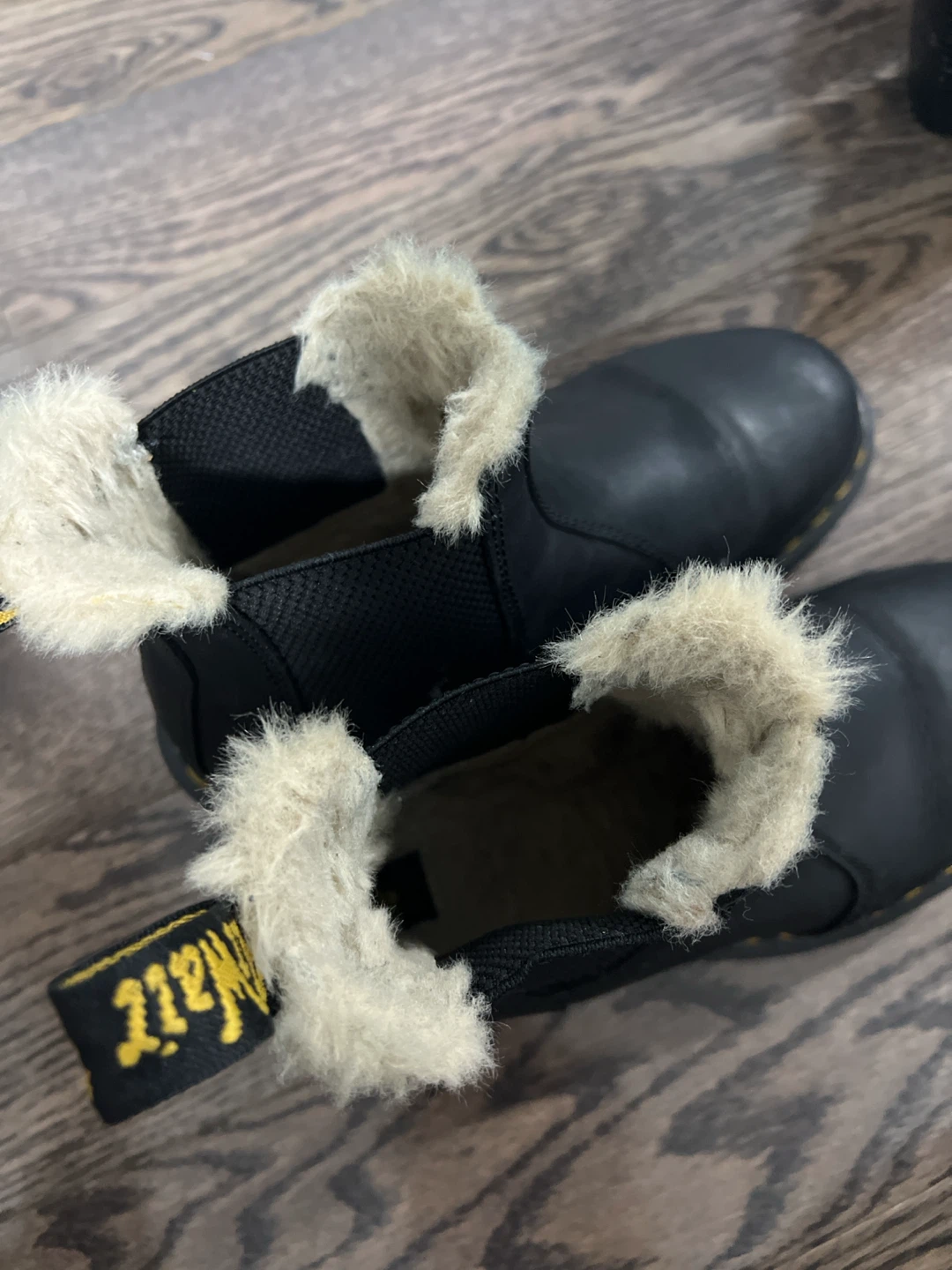 Dr. Martens Black Faux Fur Lined Boots US 6 - photo 4