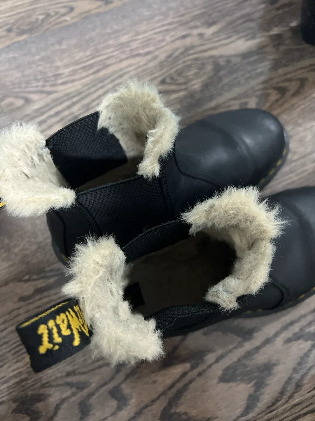 Dr. Martens Black Faux Fur Lined Boots US 6 - photo 4