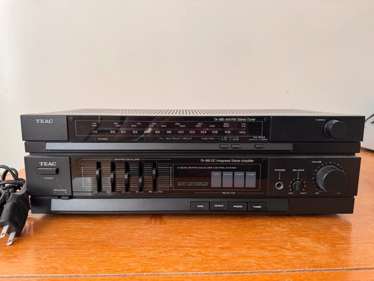 TEAC TA-680 Stereo Tuner Amplifier