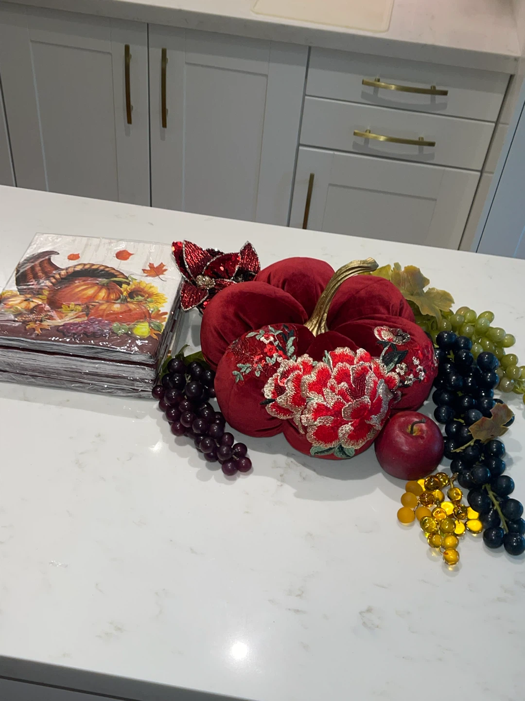 Thanksgiving decor bundle with velvet pumpkin and napkins - photo 2