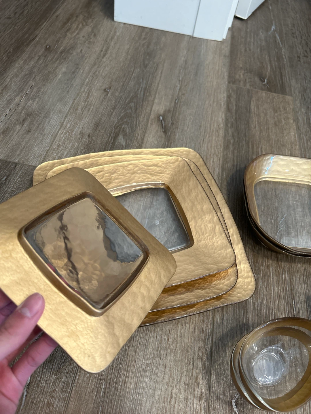 Entire set of gold-rimmed glass dinnerware - photo 4