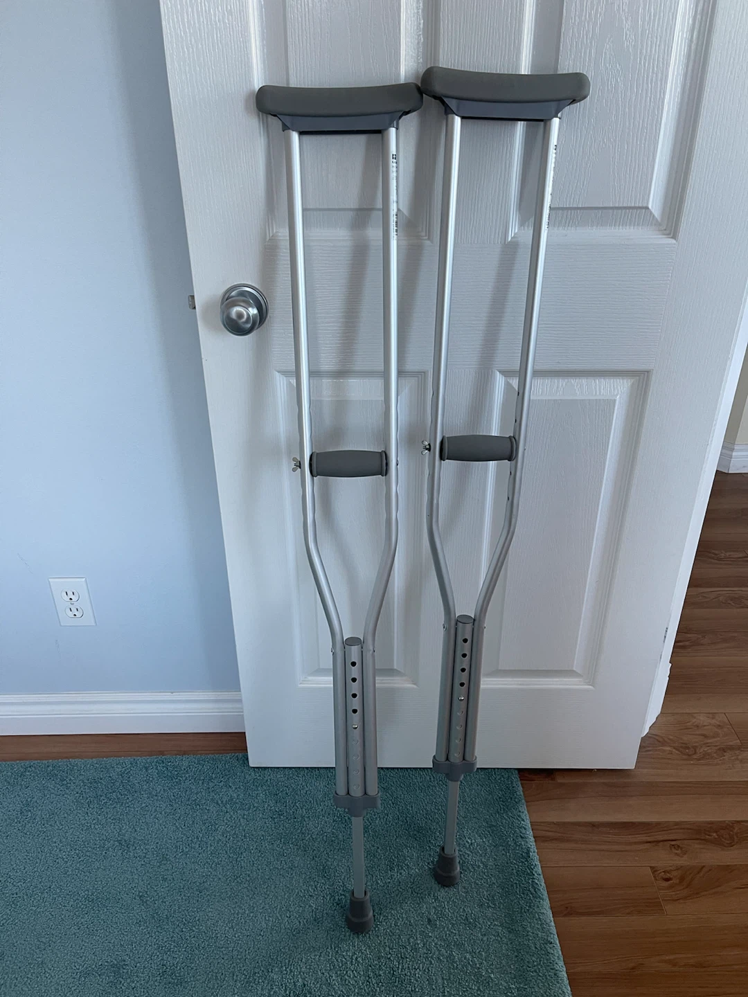 Adjustable Aluminum Crutches - photo 2