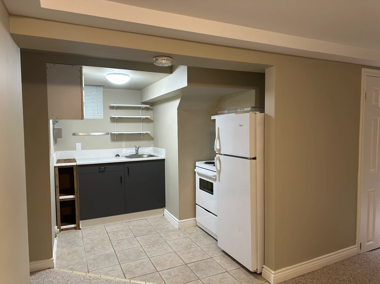 Basement apartment Bayview & St Clair - Leaside - photo 5
