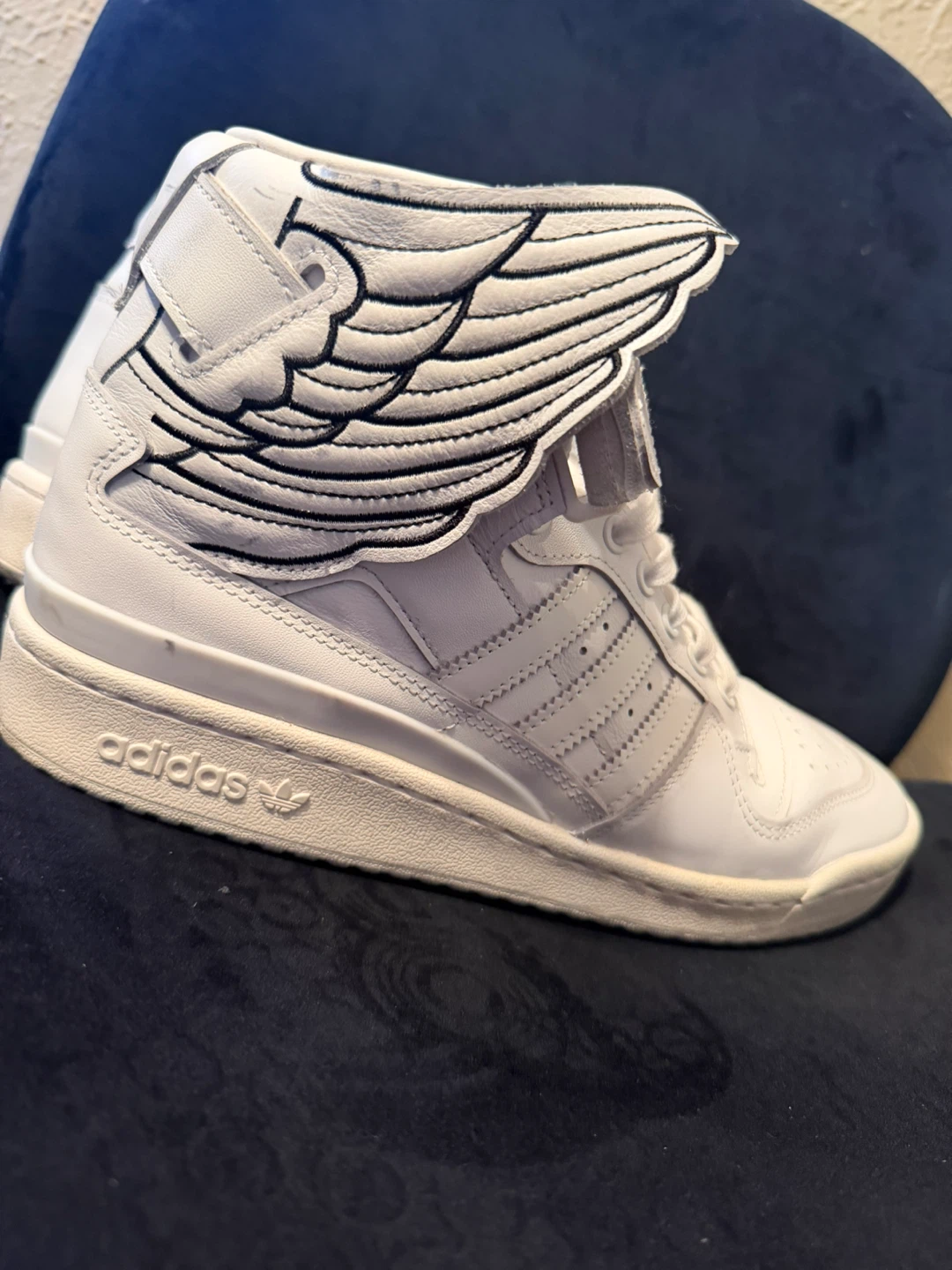 Size 9 Men’s Adidas Jeremy Scott Wings High-Top Sneakers