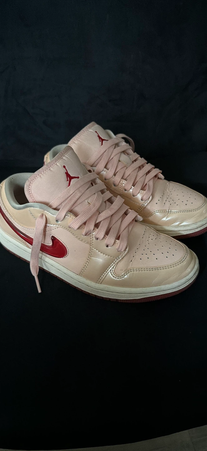 Women’s 6.5 Jordan 1 Low Sneakers - photo 2