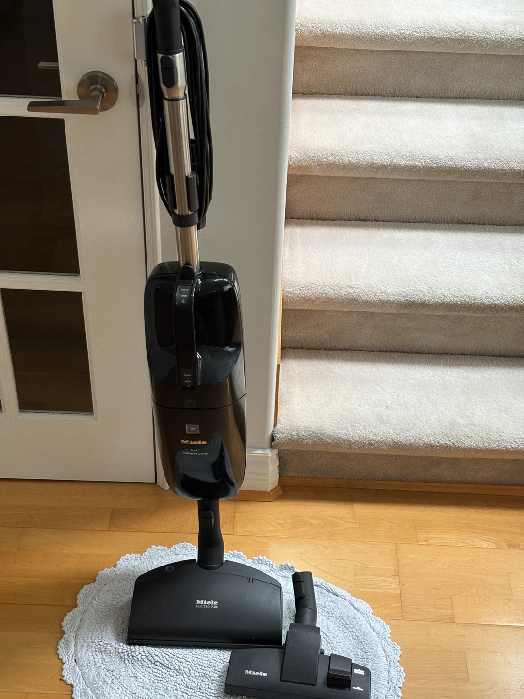 Miele S147 Active Air Clean Stick Vacuum - photo 2