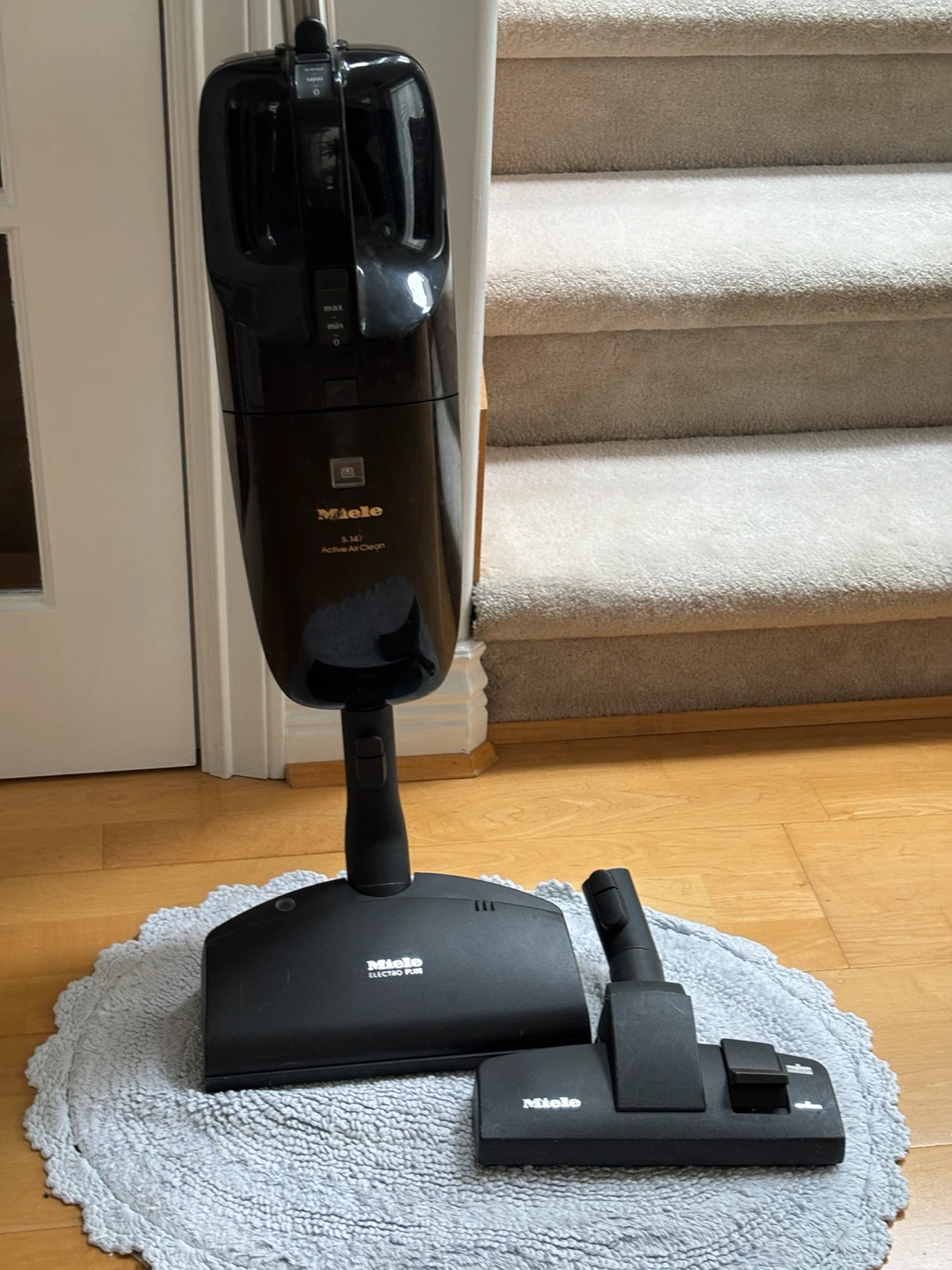 Miele S147 Active Air Clean Stick Vacuum - photo 3