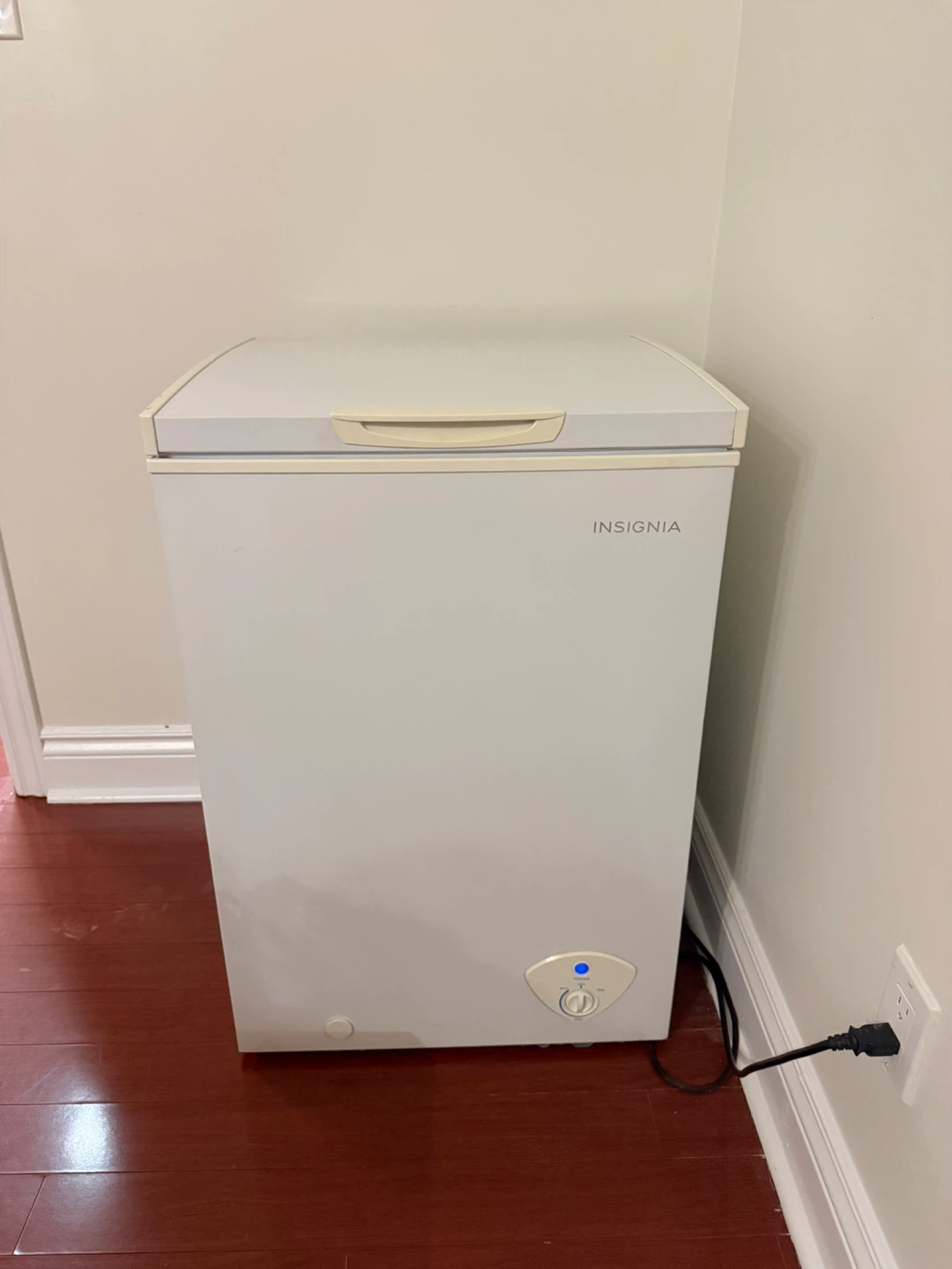 Insignia 3.5 Cu. Ft. Garage Ready Chest Freezer