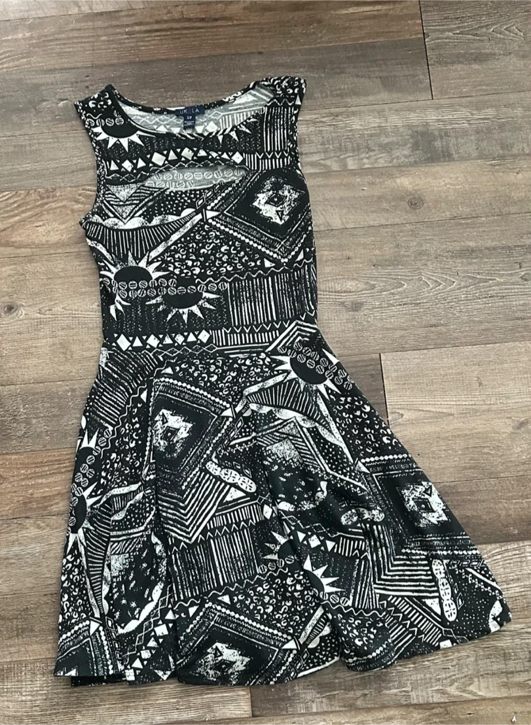 UK2LA Black and White Sleeveless Dress