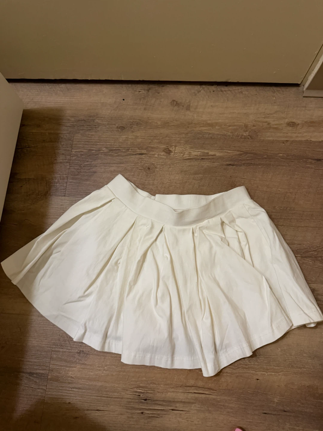 Refuge white pleated skirt