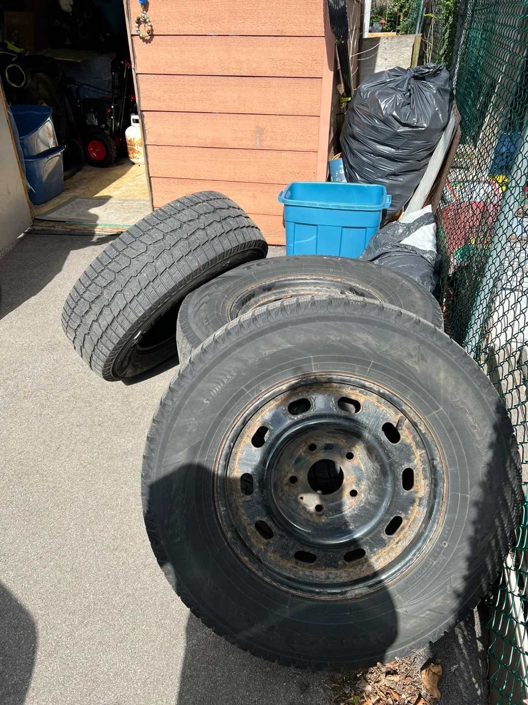 Set of 4 Toyo Winter Tires on Steel Rims - photo 5