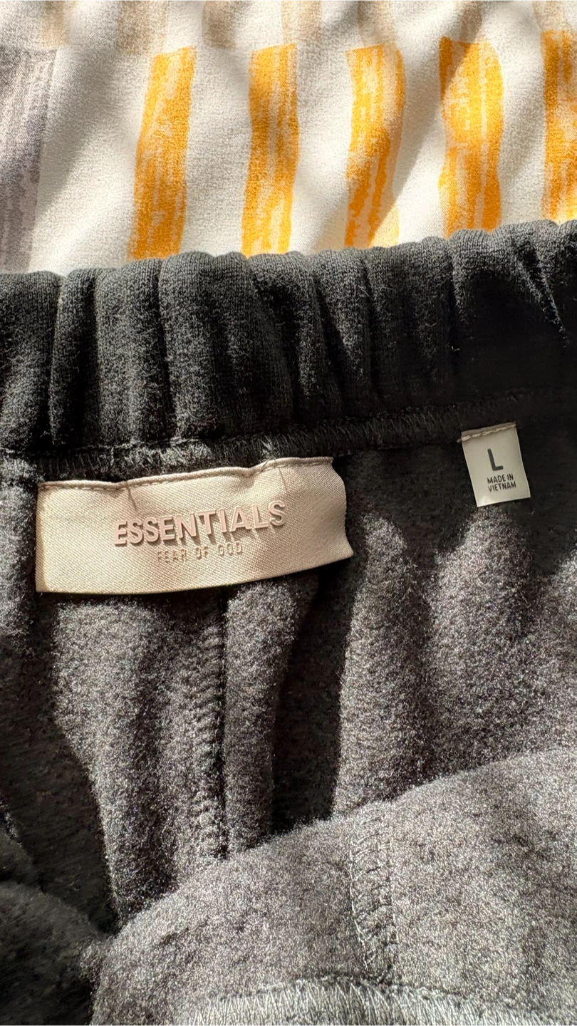 ESSENTIALS Fear of God Shorts Black - Large - photo 4
