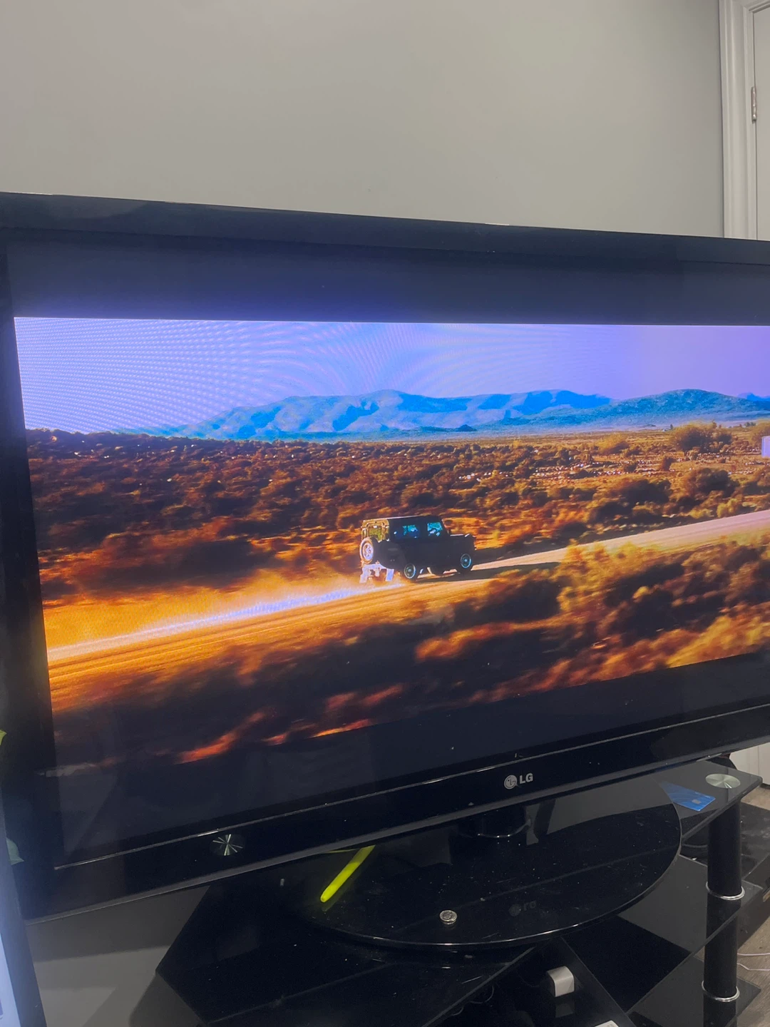 LG Television - photo 2