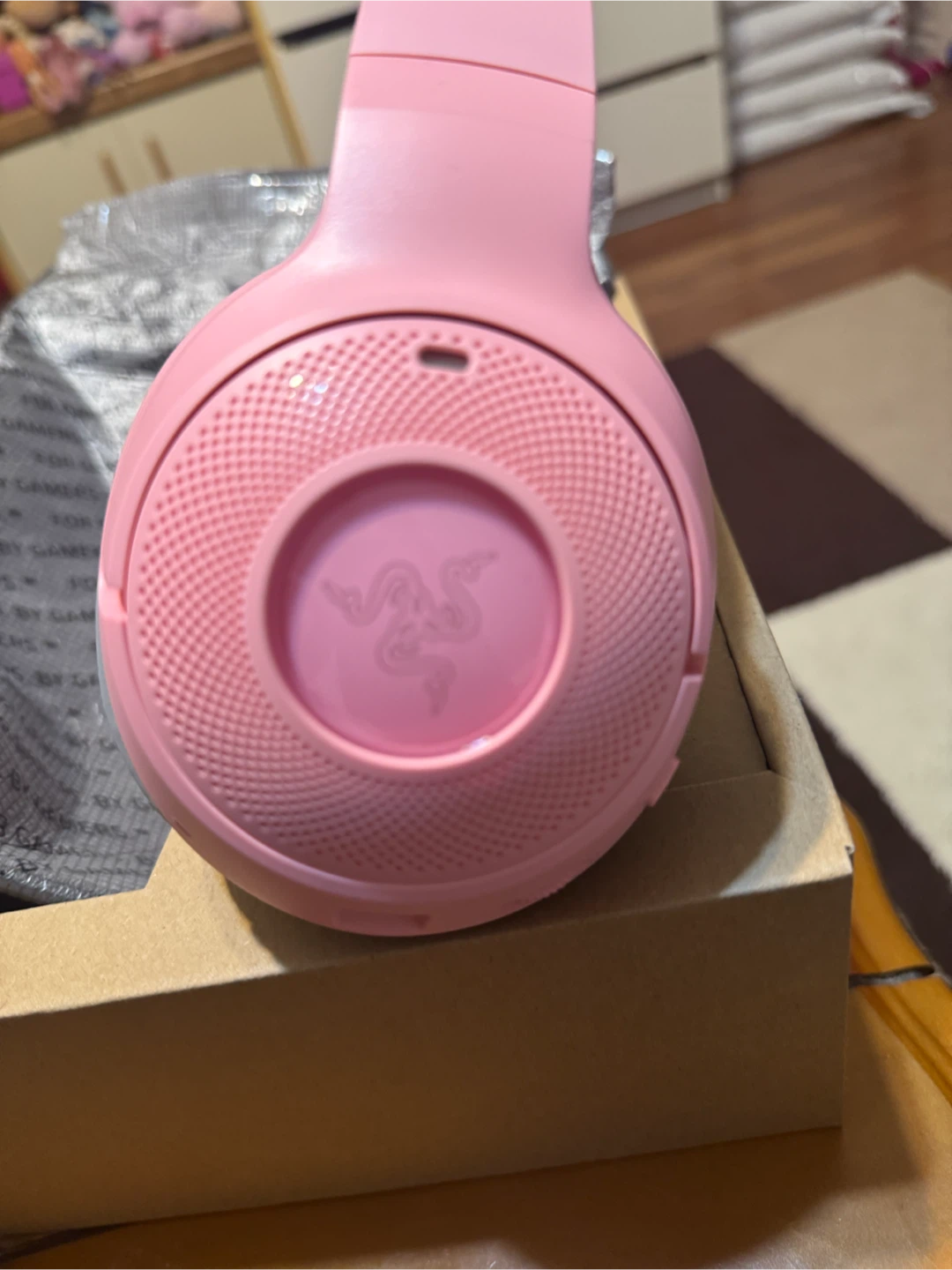 Razer Kraken Kitty V2 BT Quartz Edition Wireless Headset - photo 3