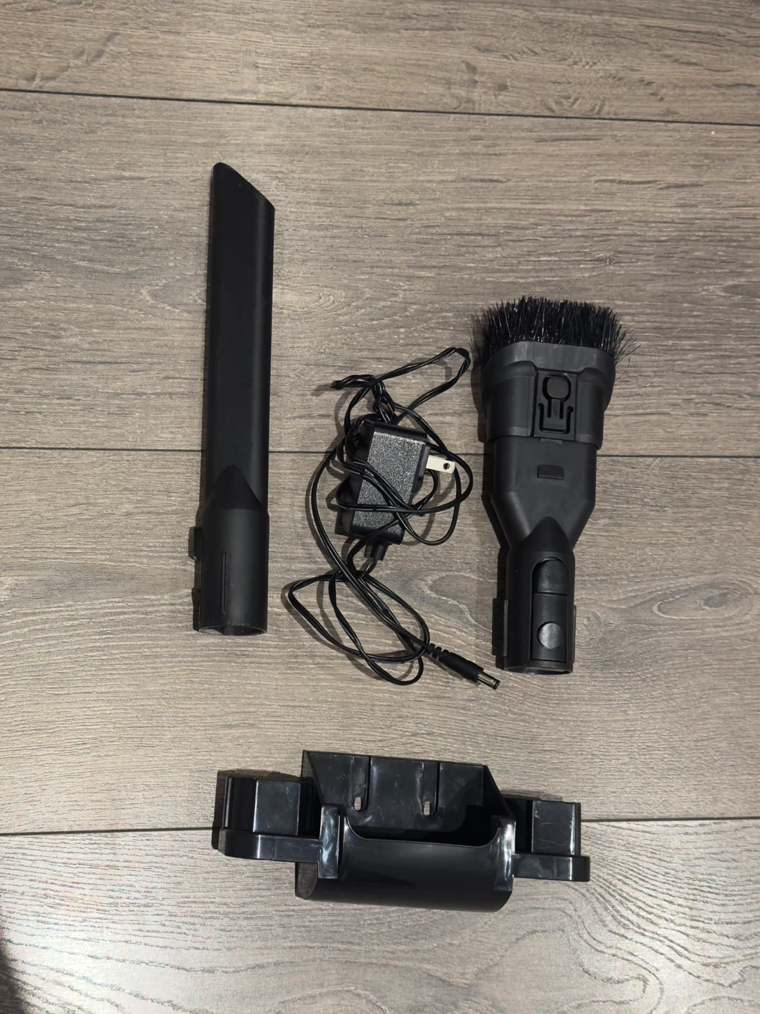 Cordless vaccuum with accessories and different heads - photo 2