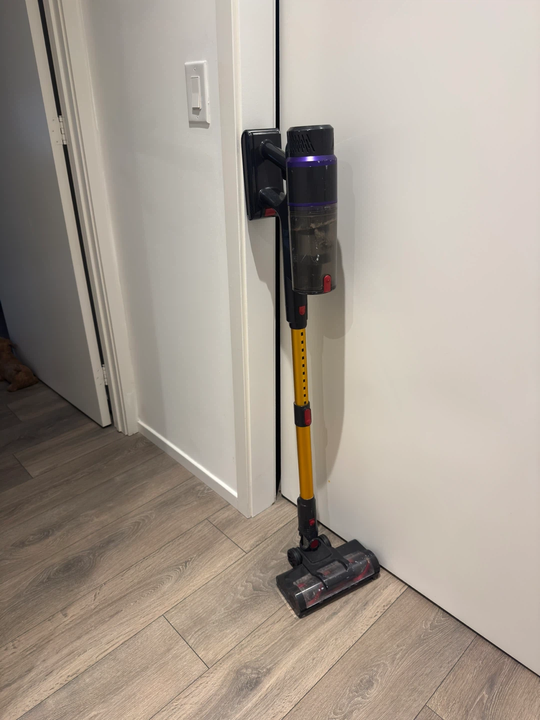 Cordless vaccuum with accessories and different heads - photo 3