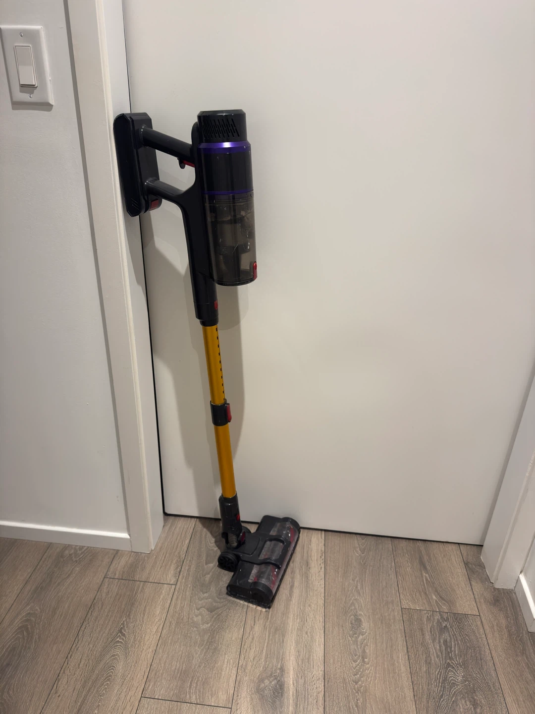Cordless vaccuum with accessories and different heads - photo 4